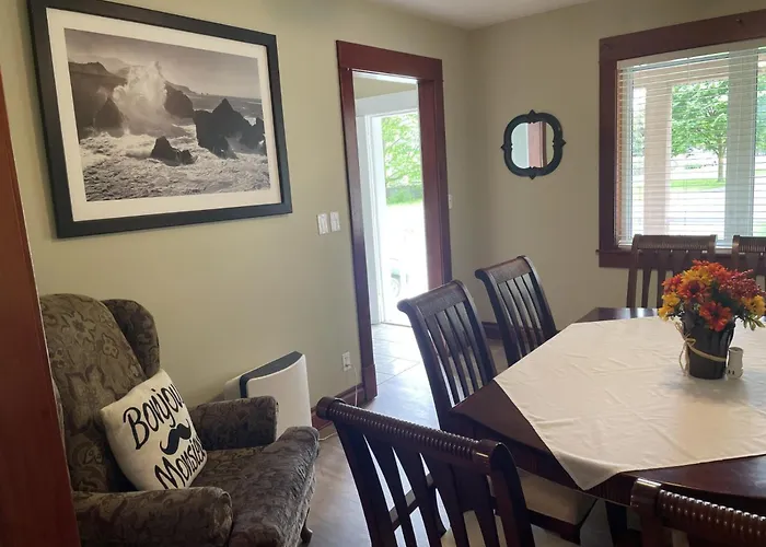 Peaceful Residence On Palmer Ave - Close To The Falls & Complimentary Breakfast Delivered Daily To The Rental
