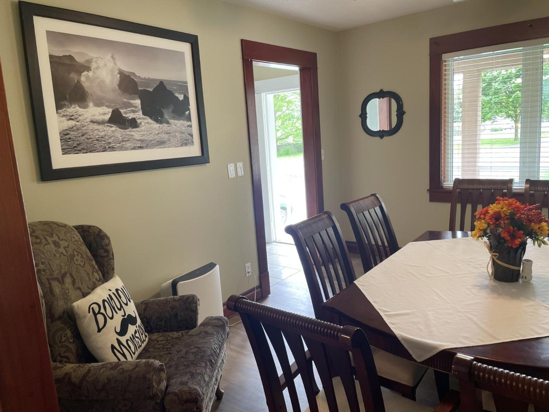 Peaceful On Palmer Ave - Close To The Falls & Complimentary Breakfast Delivered Daily To The Holiday home Niagara Falls